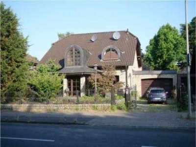 442 - Großzügiges EFH mit Charakter – Architektonisches Unikat in ruhiger Lage von Oberhausen