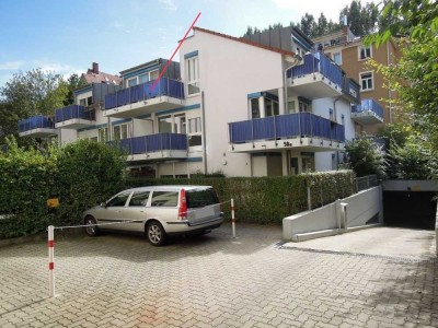 Attraktive helle 2-Whg, DG, EBK, Balkon, ruhig, zentral, Kartäuserstr.