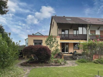 Offenburg, Südstadt - Gestalten-Wohnen-Leben! Stadtnahes Anwesen mit viel Raum für Ideen