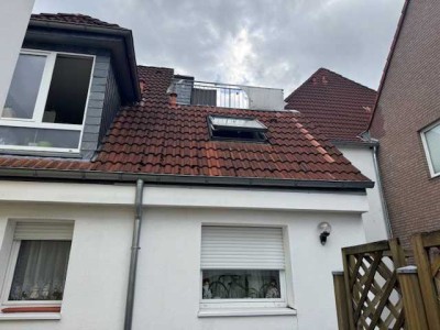 3 Zimmer DG-Wohnung mit Studio und Balkon  in Köln-Roggendorf