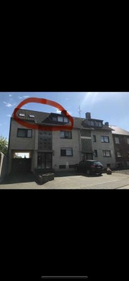 Gemütliche Dachgeschosswohnung mit Terrasse und Garage in ruhiger Lage