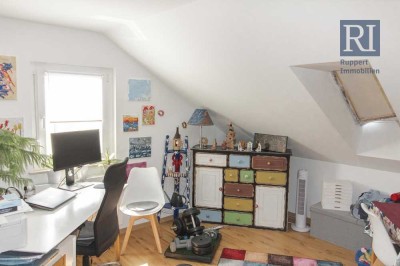 Gemütliche 3-Zimmer-Wohnung im DG eines kleinen Mehrparteienhauses