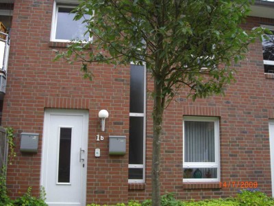 °°°      Schöne HELLE Oberwohnung mit Balkon      °°°