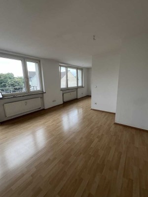 +++ Große 4 Zimmerwohnung mit Balkon, Laminat und tollen Tageslichtbad im Solinger Zentrum +++
