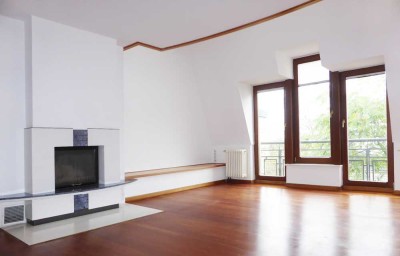 Wer das Besondere sucht:  DG-Maisonettewohnung mit Kamin, Balkon und Einbauküche in der Neustadt