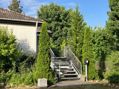 Wunderschönes Grundstück mit renoviertungsbedürftigen Bungalow in sehr guter Lage!