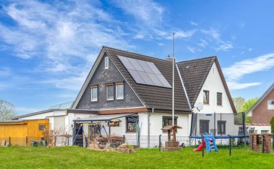 Großes Einfamilienhaus mit Garten nahe Hamburg