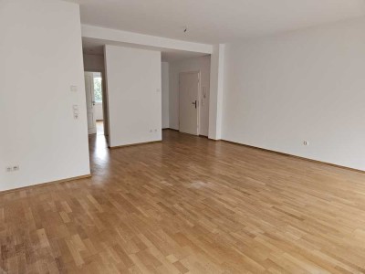 Exklusive 3-Zimmer-Wohnung mit gehobener Innenausstattung und großem Balkon in Brühl, 2 OG