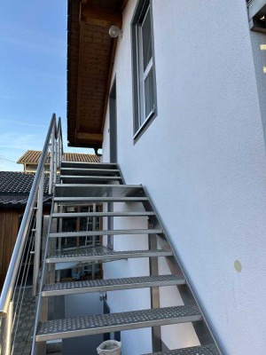 Attraktive 2-Zimmer Wohnung mit Balkon/ Dachterrasse in Poing