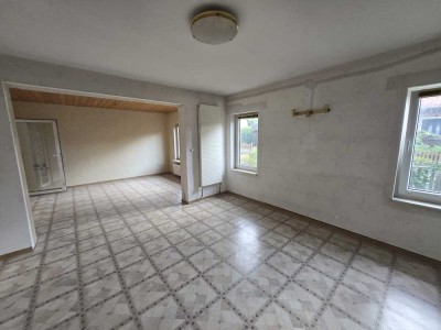Familienfreundliches Wohnhaus mit Ferienwohnung und Gewerbefläche – ideal für Lebens- und Arbeitsrau