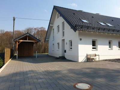 HENNEF UCKERATH: TOP DHH MIT GARTEN, TERRASSE UND WALDRANDLAGE