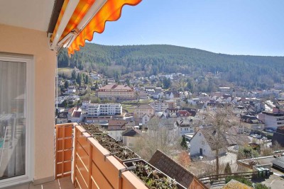 3-Zimmer Traumwohnung in Bad Wildbad: Sofort einziehen, Aussicht genießen, sicher parken