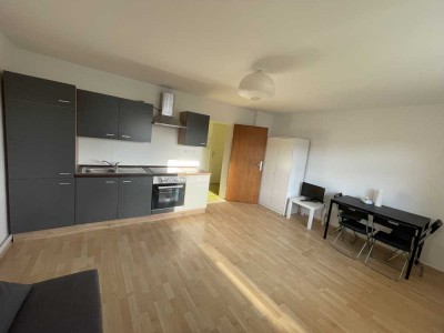 Vollständig renovierte Wohnung mit 2 Zimmer sowie Balkon-Terrasse,Teil Möblierte und Einbauküche