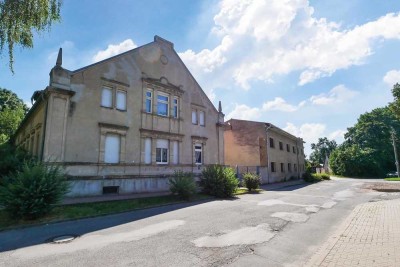 Ehemalige Vier-Seiten-Hofanlage - teilweise vermietet