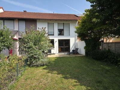 Reihenhaus mit Garten und Garage im Ingolstädter Süden