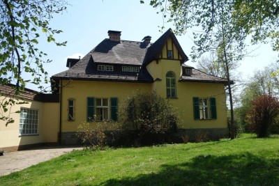 Villa in Ruhelage auf großem Grund