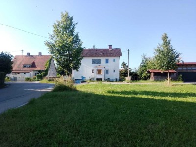 Bauplatz mit Mehrfamilien Haus
