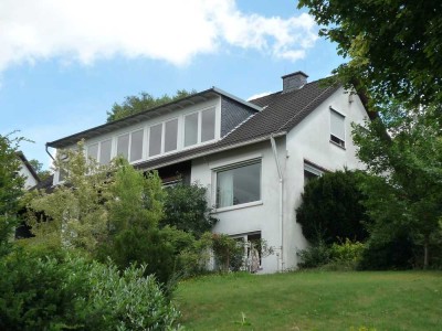 DACHGESCHOSSWOHNUNG MIT TRAUMHAFTEM AUSBLICK ° Siegener Giersberg