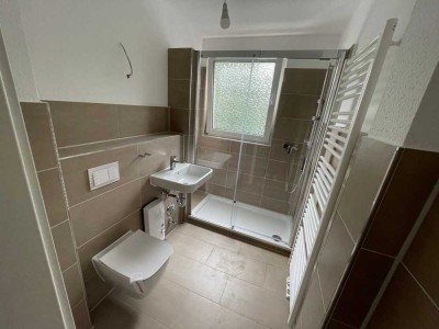 Modernisierte EG-Wohnung mit Tageslichtbad!
