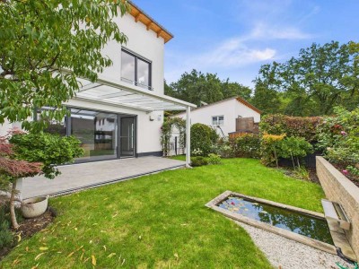 Moderne & energieeffiziente Doppelhaushälfte mit hochwertiger Ausstattung, sonnigen Garten & Garage!