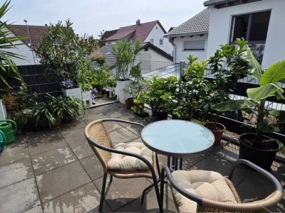 Ansprechende 4-Zimmer-Wohnung mit Dachterrasse und eigenem Garten