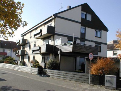 Schöne 3-ZKBB mit TL-Bad und halboffener Küche!