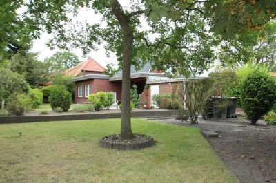 Großzügiges Einfamilienhaus in ruhiger Lage mit traumhaftem Grundstück!