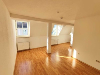 Charmante 1-Zimmer-Wohnung mit durchdachtem Schnitt und Einbauküche im Zentrum vom Plattling