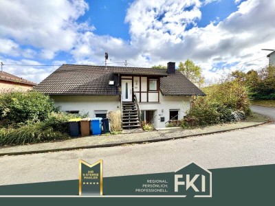 **Rentables Zwei- bis Dreifamilienhaus mit schöner Aussicht in Niederdreisbach**