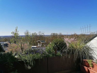 Sonnige, großzügige 3 Zimmerwohnung mit traumhaftem Blick