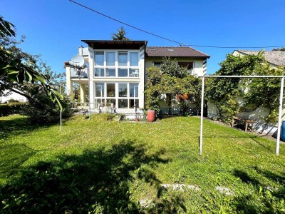 Dreifamilienhaus auf großem Eckgrundstück und viel Potenzial