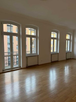 Wunderschöne Altbauwohnung mit Echtholz Parkett