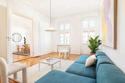 Zw. Kollwitz- und Helmholzkiez: Zauberhafte Altbauwohnung, 3-Zimmer + Wohnküche,  Kachelofen, Balkon