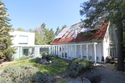 Luxusvilla mit Park, Pool und Badehaus am Naturschutzgebiet