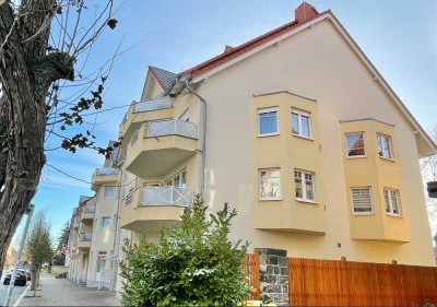 Sehr schöne Wohnung mit Balkon, EBK, Vollbad und Tiefgarage!
