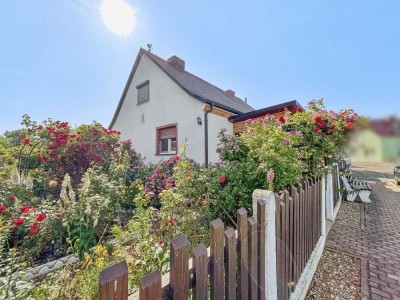 Ihr neues Familienglück: Freistehendes Haus mit blühendem Gartenparadies in Bad Dürrenberg