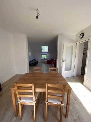 Wunderschöne 3-Zimmerwohnung mit Einbauküche im Dachgeschoss