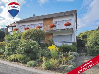 GEPFLEGTES Wohnhaus für die GROSSE Familie oder für Generationenwohnen 
in RUHIGER Lage gewünscht..