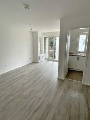 Komplett sanierte, geräumige 1-Zimmer-Wohnung mit Balkon und EBK in Ingolstadt