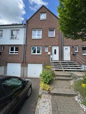 Modernisiertes Reihenhaus mit fünf Zimmern und EBK in Wittlaer, Dusseldorf