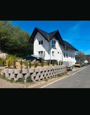 Zuhause im Grünen – Stilvolles Zweifamilienhaus in Forst nach Kernsanierung