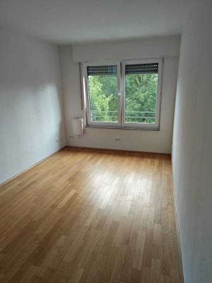 Exklusive 3-Raum-Wohnung mit Balkon in Düsseldorf