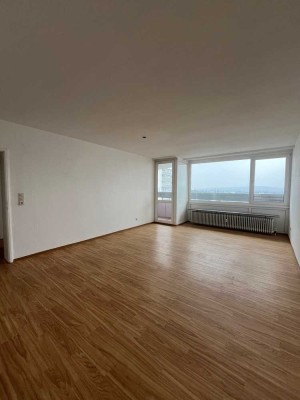 Schöne helle 3-Zimmer Wohnung mit Balkon