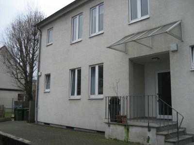 Freundliche und gepflegte 2-Zimmer-Souterrain-Wohnung in Troisdorf