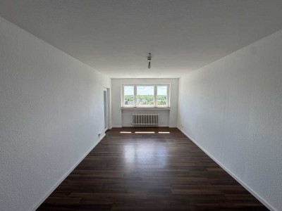 Helle 3 Zimmer Wohnung mit separater Küche und Balkon!