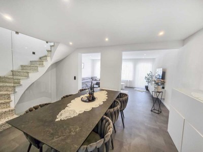 Modernes Terrassenhaus mit Einliegerwohnung, Dachterrasse , Balkon