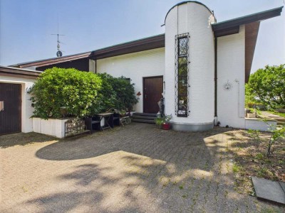 Villa mit Einliegerbereich in bester Lage - Traumgrundstück mit Pool