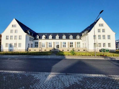 Zwei Etagen pure Eleganz – erleben Sie luxuriöses Wohnen neu!