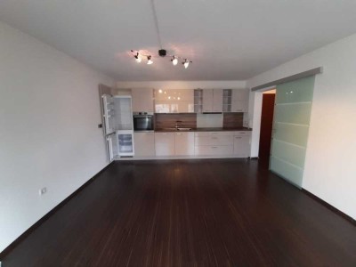 Moderne 2-Zi.-Wohnung mit Balkon und Stellplatz