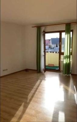 Ansprechende, helle 3-Zi-DG-Wohnung mit Balkon in Dresden Weißig